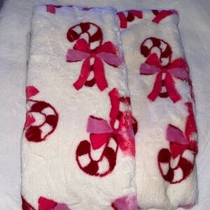 NWT Rachel Rachel Roy Candy Cane Plush Blanket 50x70